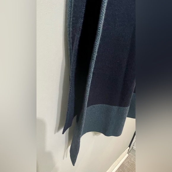 Lululemon Opened Up Poncho Iron Blue/True Navy - Size M/L - Excellent Condition - Picture 7 of 9